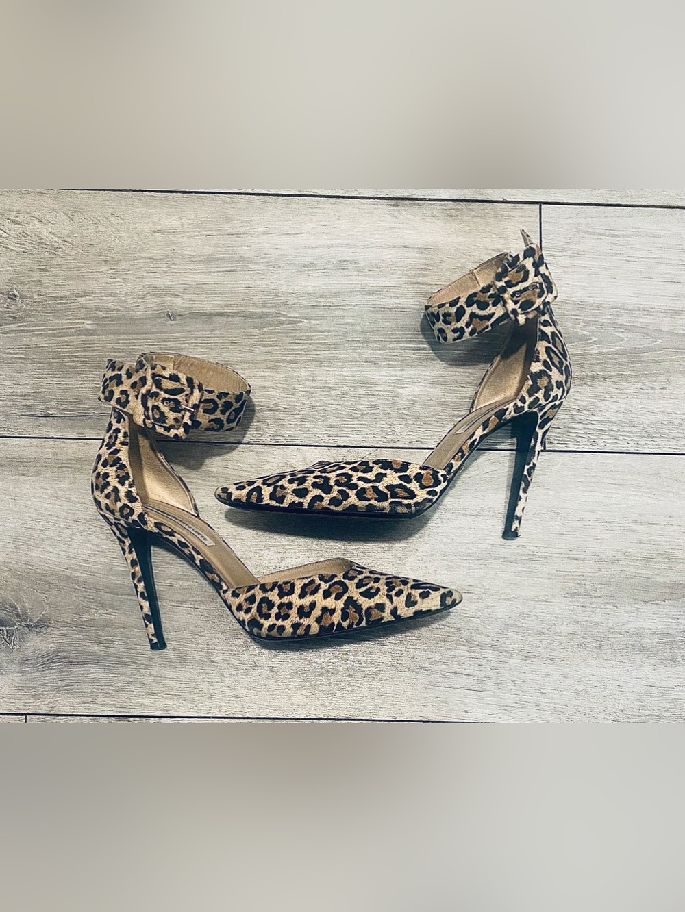 Vintage Diane von Furstenberg Buckie Heels in Natural Leopard Print Suede S 9